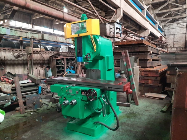 Фото Вертикально-фрезерный станок 6Р13