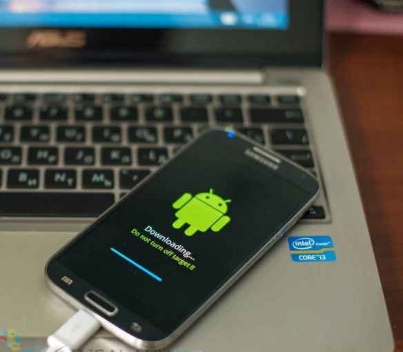 Фото Перепрошивка Android на смартфоне