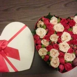 Подарок коробочка-сердце с розами и