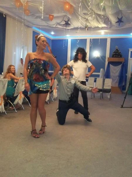Фото Ведущая, живой вокал, дискотека, звук, свет
