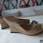 Фото №3 Сабо бежевые натуральная кожа с узором.