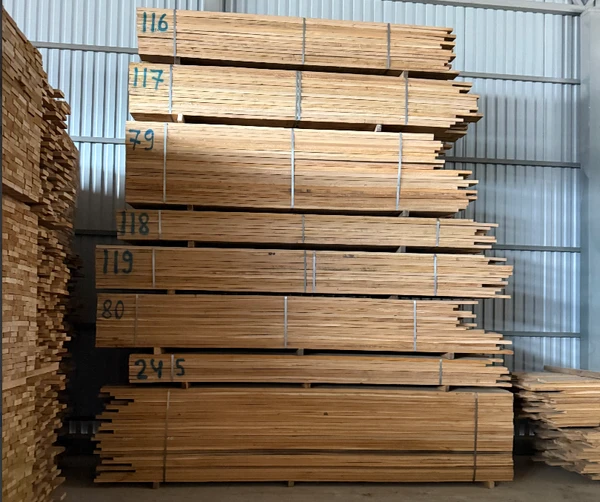 Фото Дуб обрезной 30/50мм (0-1 сорт). Камерная сушка.