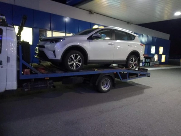Фото Эвакуатор автотехпомощь на дорогах