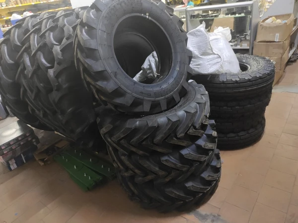 Шина передняя с камерой МТЗ-80/82 11,2-20 Ф-35