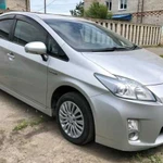 Toyota Prius 2011 1.8 гибрид