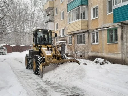 Фото Уборка, вывоз снега, очистка от снега трактором, погрузчиком