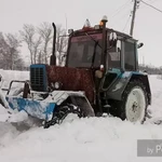 Уборка снега трактор МТЗ щётка и отвал