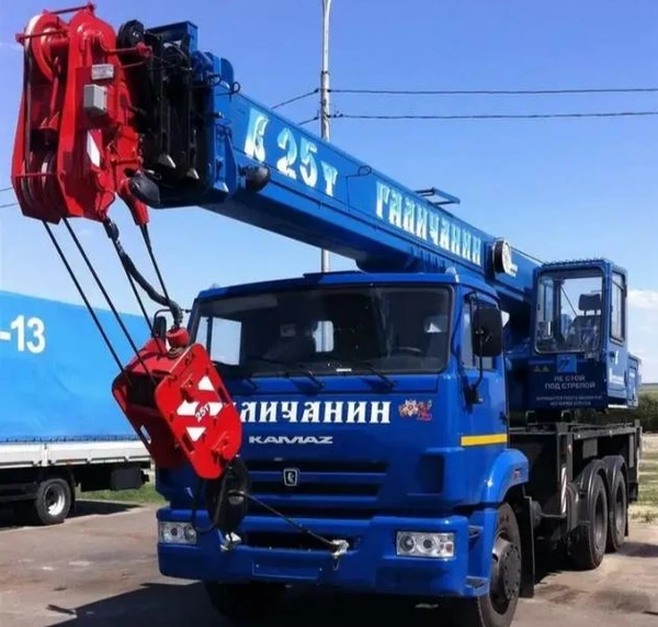 Фото В наличии: Автокран 25т, эвакуатор 7 т, Вышка до 17 м. 