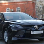 Прокат Toyota Camry XV70 с водителем. бизнес-такси