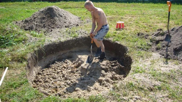 Фото Землекопы. Копка земли вручную