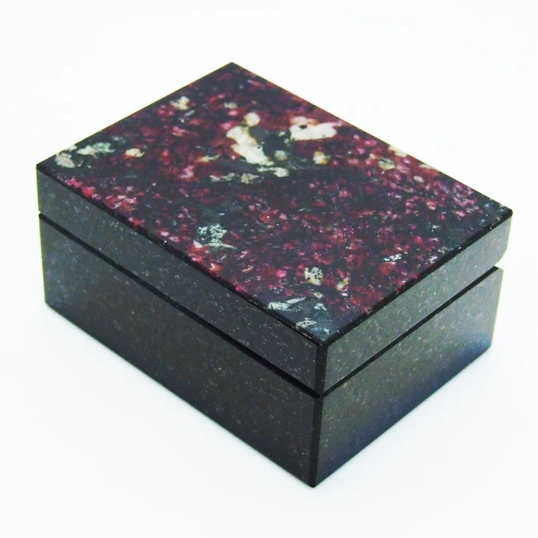 Фото Эвдиалит - Коллекционная Шкатулка