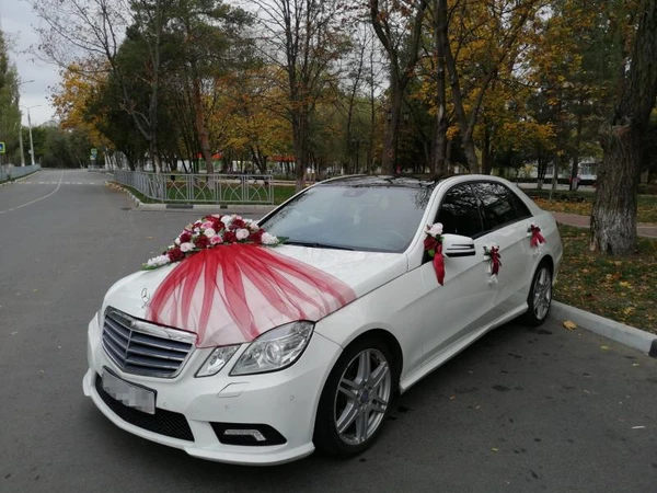 Фото Автомобиль на свадьбу