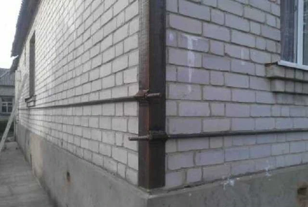 Фото Стяжка треснувших домов, подъём просевших домов