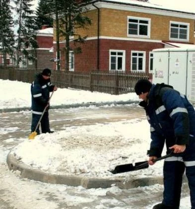 Фото Уборка снега и наледи вручную