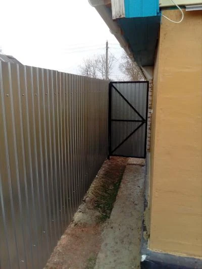 Фото забор профнастил, металлический, деревянный