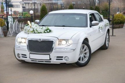 Фото Прокат авто на свадьбу Крайслер 300с (белый)