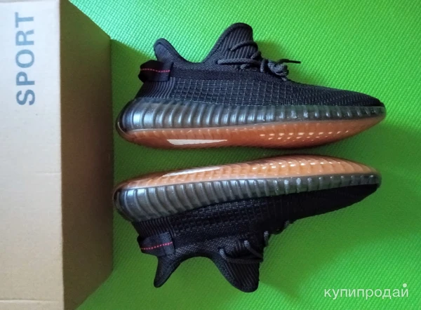 Фото Кроссовки Yeezy новые из США 42 43 размер