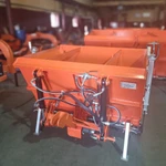 фото Вибропескоразбрасыватель объемом 0.5 куба для трактора МТЗ-320