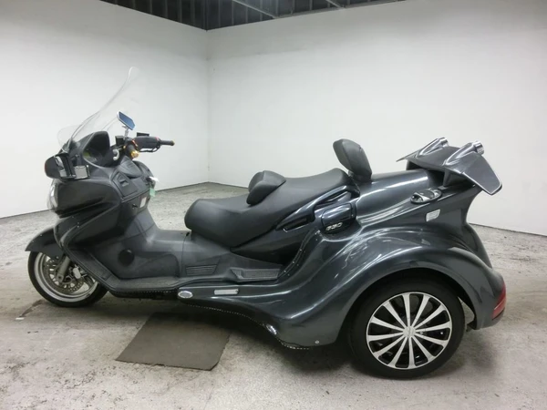 Фото Максискутер трайк Suzuki Skywave 650 Trike класса Tourer рама CP51A