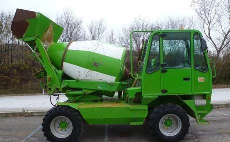 Фото Merlo DBM 2500 EV ― самозагружающийся бетоносмеситель