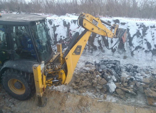 Фото Гидромолот на базе экскаватора-погрузчик JCB 3CX