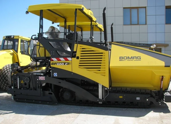 Фото Асфальтоукладчик гусеничный BOMAG BF 600C