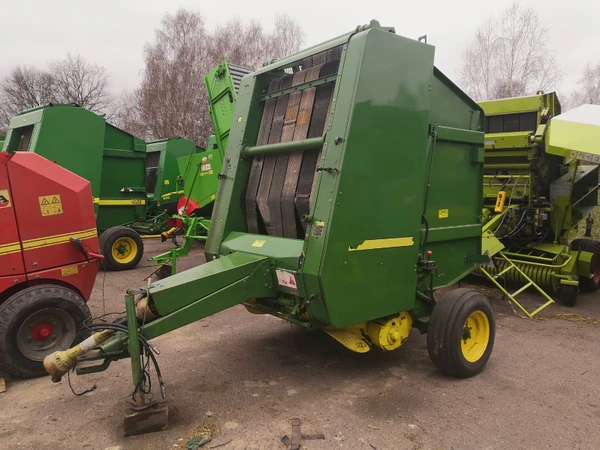 Фото Пресс-подборщик John Deere 550