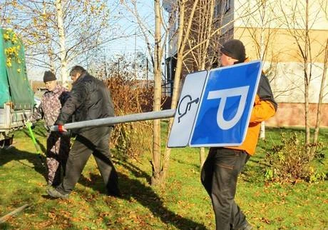 Фото Установка дорожных знаков