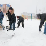 Фото №2 Уборка лишнего снега с территории 