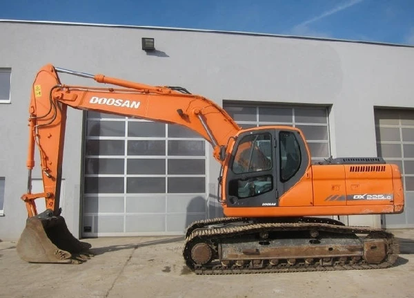 Фото Doosan DX 225 LC-гусеничный экскаватор