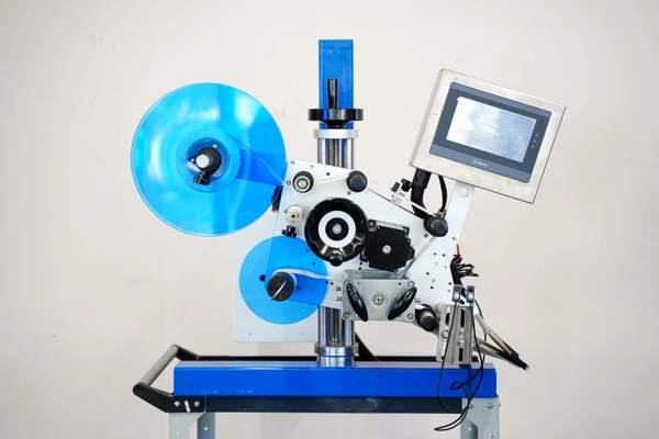 Фото Этикеровочное оборудование. Автоматическая головка для наклейки на плоские поверхности AS-P05