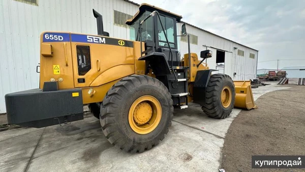 Фото Фронтальный погрузчик SEM 655D