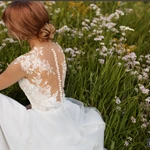 Фото №3 Изящное свадебное платье А-силуэта со шлейфом