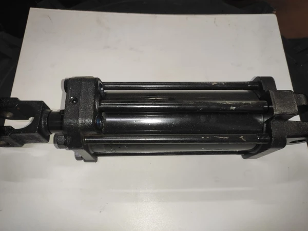 применяется на узле задней навески тракторов марки МТЗ и ЮТЗ. Гидроцилиндр навески мтз используется&160