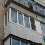 Остекление и отделка балконов. Окна