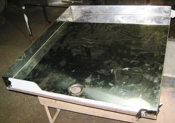 Фото Лоток, поддон из нержавейки, железа, стальной, алюминиевый, медный.