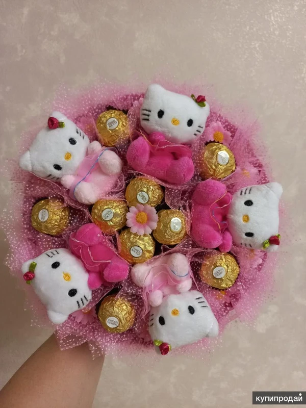 Фото Букет с конфетами и кошечками "Hello Kitty"