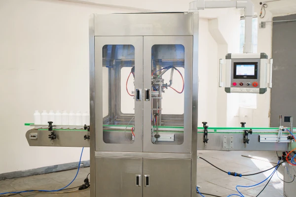 Фото Промышленный аппарат для розлива