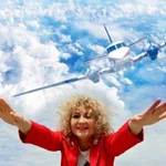 Ведущая поющая