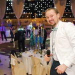 Фото №10 Ведущий (тамада) на свадьбу в Бронницах + DJ + Звук + Свет