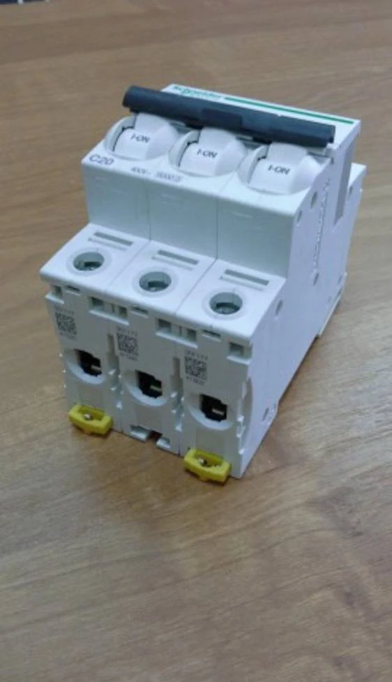 Фото Автомат 20 ампер Schneider Electric iC60N C20A 3P