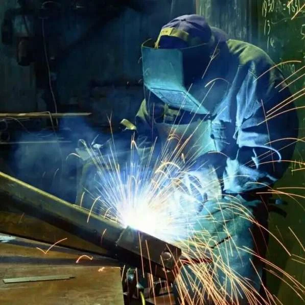 Фото Сварщик сварочные работы услуги сварщика ремонт гаражей