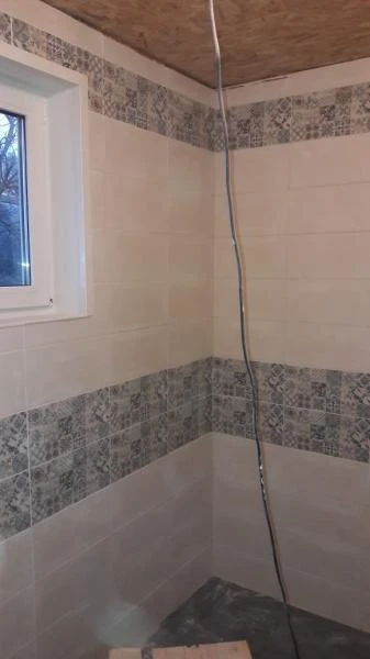 Фото Плиточные работы в деревянном доме и на даче.
