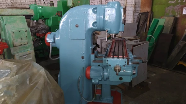 Фото Вертикально-фрезерный станок F2-250