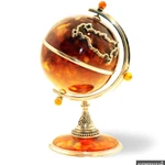 фото Сувенир " Глобус " из балтийского янтаря