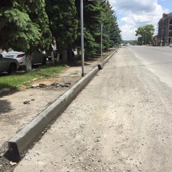 Фото Установка бордюров, поребриков  