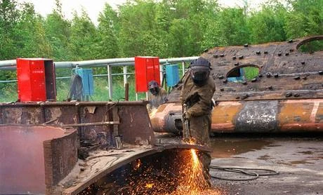 Фото Утилизируем в металлолом машины,спецтехнику,военную технику.