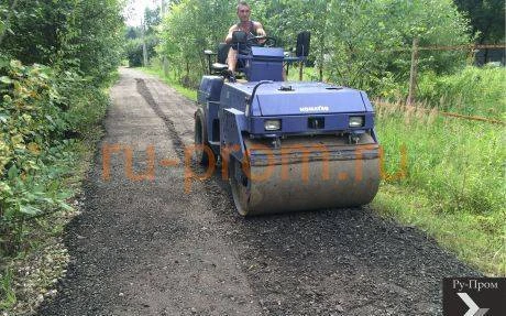 Фото Укладка асфальтовой крошки, устройство и отсыпка дорог