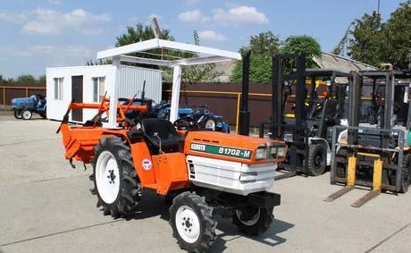 Фото Японский трактор Kubota B1702D