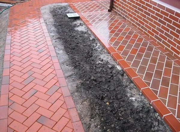 Фото Благоустройство. Дорожки из тротуарной плитки, отмостка